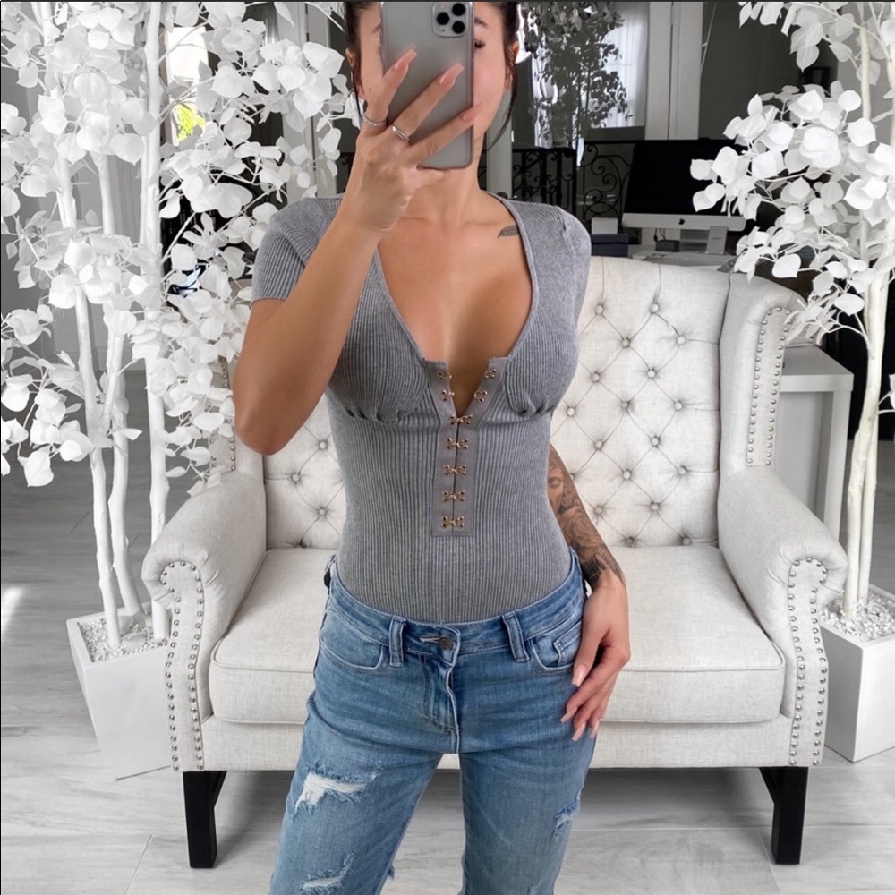 ®️➖NWT EMRATA IN DOVE➖ MEDIUM